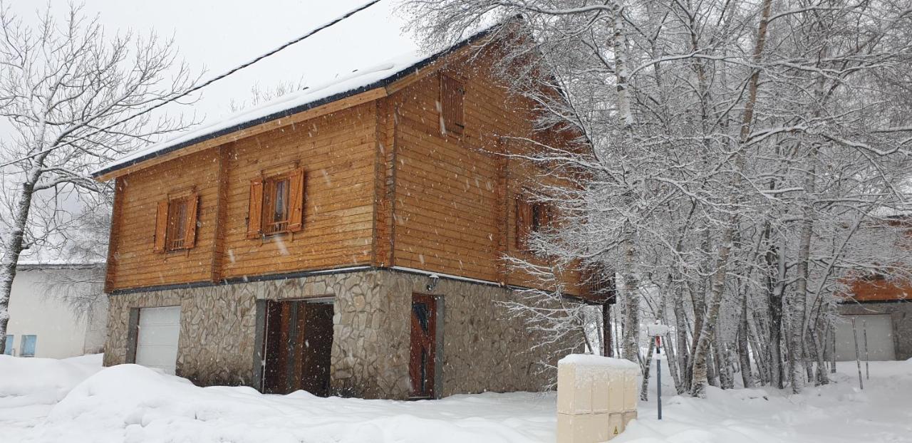 Chalet Bois Au Milieu Des Pyrénées LʼHospitalet-près-lʼAndorre