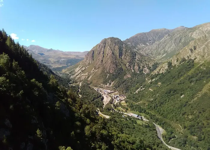 Chalet Bois Au Milieu Des Pyrenees