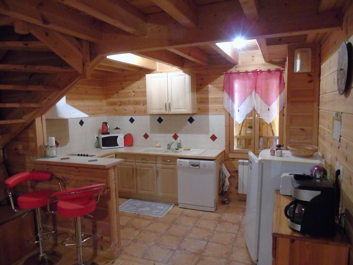Chalet Bois Au Milieu Des Pyrenees